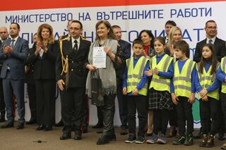 Награда за Детелина Карапетрова на церемонията "Полицай на годината"