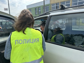 Деца раздаваха флаери и призоваваха водачите за повишено внимание на пътя по повод  29 юни – Ден на безопасността на движението по пътищата