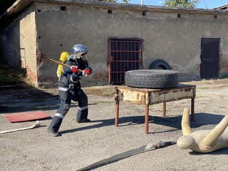 22 огнеборци от РД ПБЗН - Ловеч мериха сили в "Изпитание за пожарникари"
