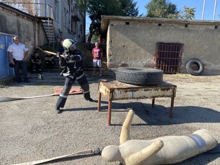 22 огнеборци от РД ПБЗН - Ловеч мериха сили в "Изпитание за пожарникари"