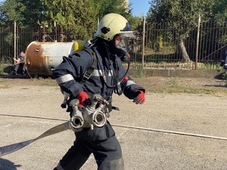 22 огнеборци от РД ПБЗН - Ловеч мериха сили в "Изпитание за пожарникари"