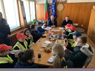Малките полицаи от ловешките Детски полицейски управление са първите гости в ОД МВР-Ловеч за Новата 2020год