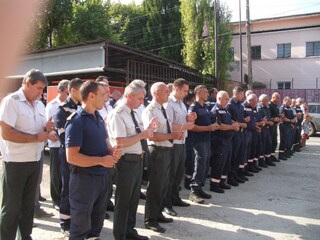 Водосвет за здраве на огнеборците и за безаварийно ползване на наличната техника бе отслужен в ловешката пожарна по повод старта на седмицата на Пожарната безопасност