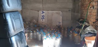 След акция на служители от  сектор "Противодействие на икономическата престъпност" 48-годишен е задържан за продажба на гориво на незаконна бензиностанция