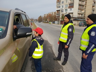 С много детски усмивки и в отлично настроение премина занятието по пътна безопасност на децата от ДПУ при СУ „Тодор Кирков“ гр.Ловеч