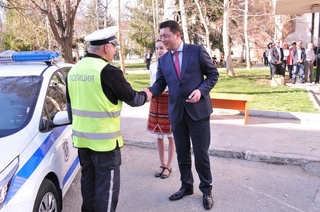 Министър Пламен Узунов връчи ключовете на 7 нови леки автомобили „Киа” на ловешката областна дирекция