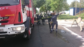 Служителите на ГД ПБЗН участват в дейностите по преодоляване на бедственото положение на територията на община Лом