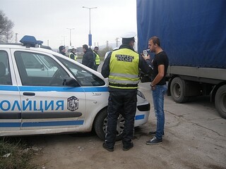Засилени проверки на товарни автомобили и автобуси