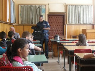 25 доброволците от Трето основно училище „Д-р Петър Берон” завършиха успешно едногодишното си обучение в Детското полицейско управление на РУ Монтана