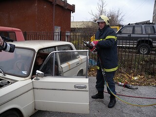 С демонстрация на спасителни действия при катастрофа и оказване на първа медицинска помощ бе отбелязан Международният ден на доброволеца - 5 декември