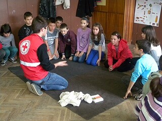  Продължават уроците по първа помощ за доброволците от Детските полицейски управления 