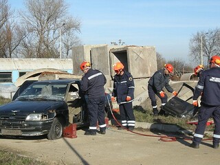 С демонстрация на пожарогасителни и спасителни дейности при автомобилна катастрофа, земетресение и долекарска помощ бе отбелязан Международният ден на доброволеца – 5 декември
