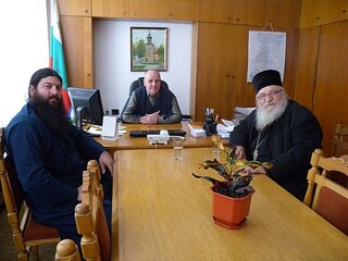  Директорът на ОД МВР Монтана ст. инспектор Иван Георгиев се срещна с отец Иван от Нови Хан 