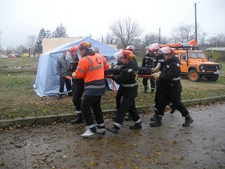 Спасяване на пострадали от земетресение, гасене на автомобил и деконтаминация бяха демонстрирани по повод Международния ден на доброволеца – 5 декември