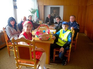 Мартеници и кокичета подариха учениците от Детско полицейско управление от Първо ОУ в Берковица при посещението си в ОД МВР Монтана