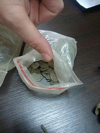 Над 400 старинни монети, обици, апликации и украшения иззеха служители на РУ Берковица от частен дом в село Слатина