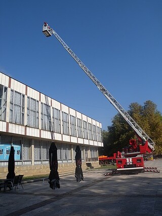  Демонстрациии, множество приветствия, подаръци и награди за професионалния празник на служителите от пожарна безопасност и защита на населението