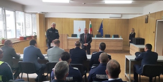 Заместник министър Емил Ганчев връчи ново въоръжение на полицаи от ОДМВР-Пазарджик