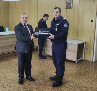 Заместник министър Емил Ганчев връчи ново въоръжение на полицаи от ОДМВР-Пазарджик